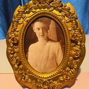 Vintage Gold Ornate desktop Photo Frame- 8 by 10”- fits 4 by 6”note green